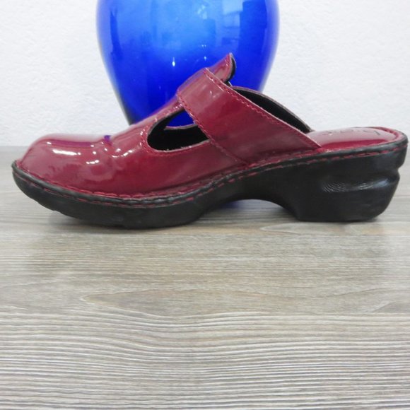 boc clogs red